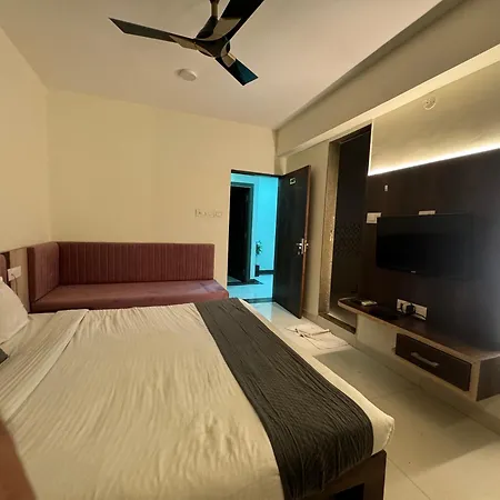 The Tripti Hotel & Banquets-2